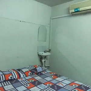 Hostel Hawaii, Singapore